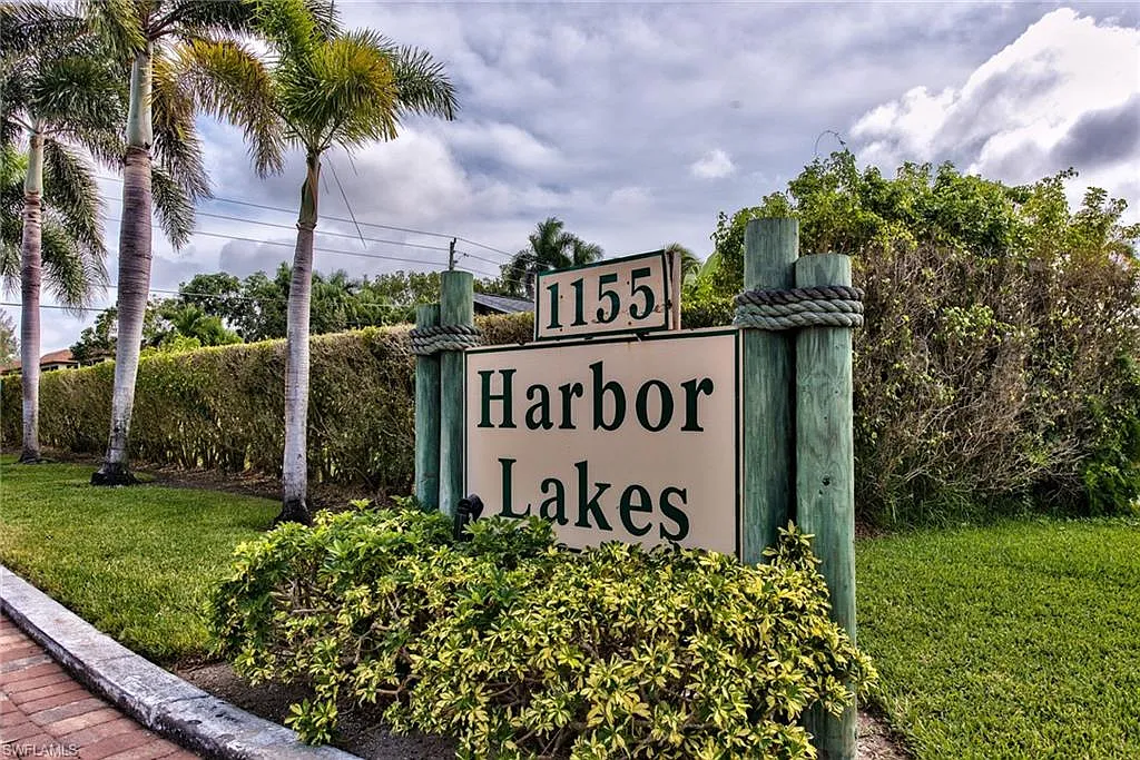 Harbor Lakes Of Naples — Photo 1