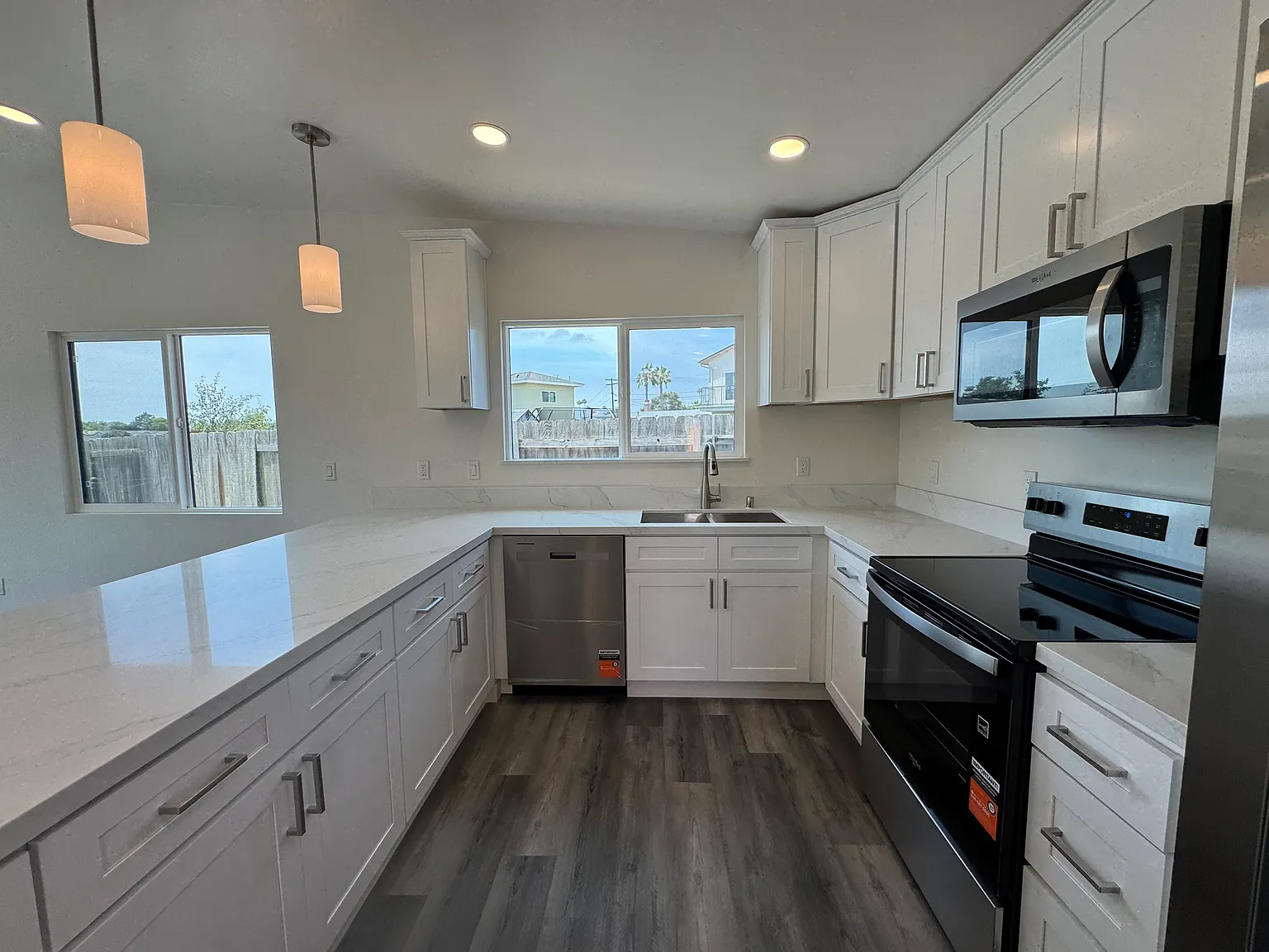 2 bed, 1180 sqft, $4,645 — Photo 2