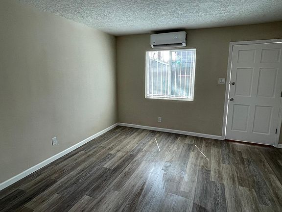 2nd image of 2118 Oxford Ave SE #C