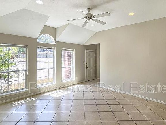 5th image of 1609 Park Pl