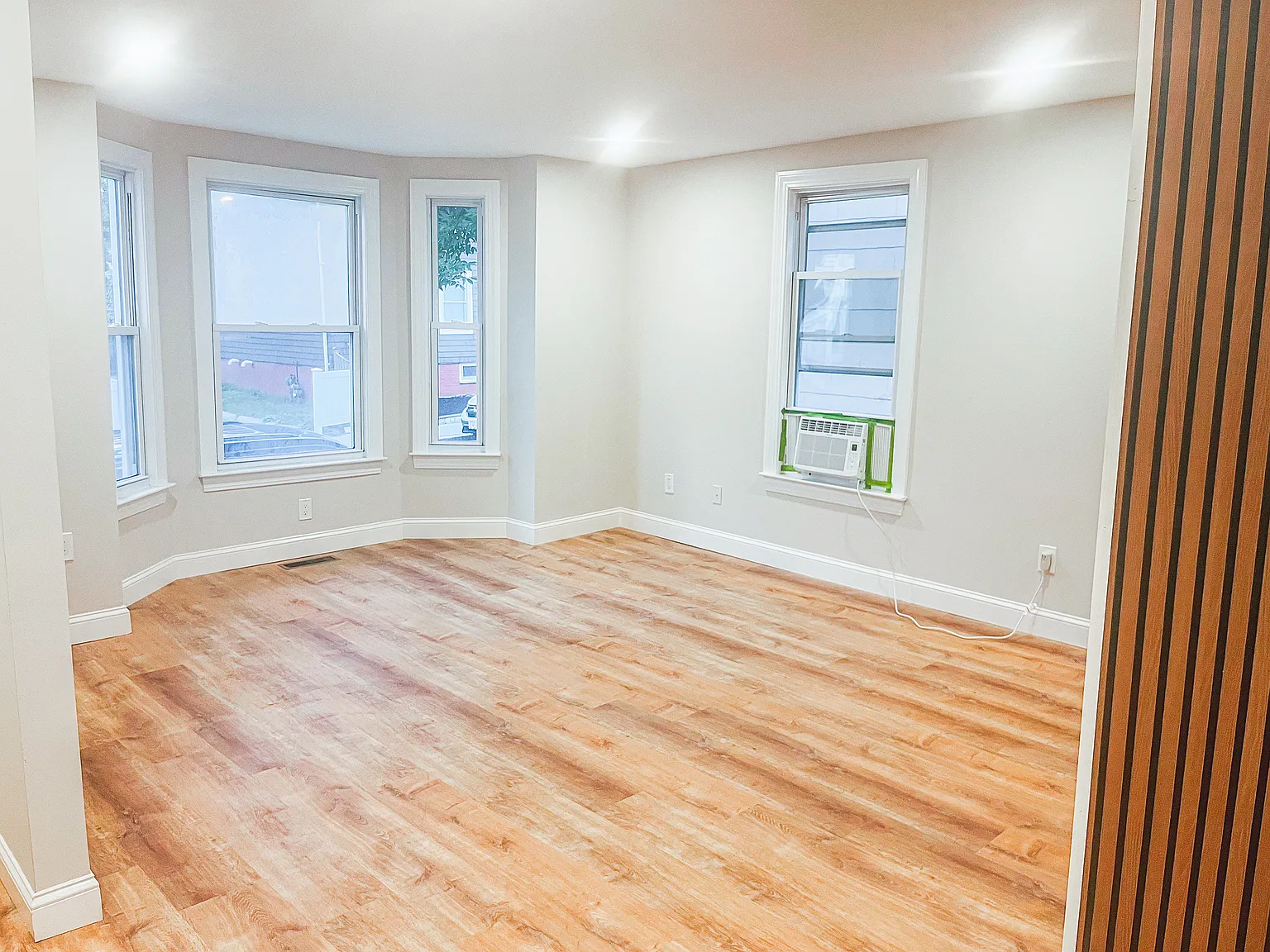 3 bed, 1.5 bath, 1727 sqft, $1,295 — Photo 4