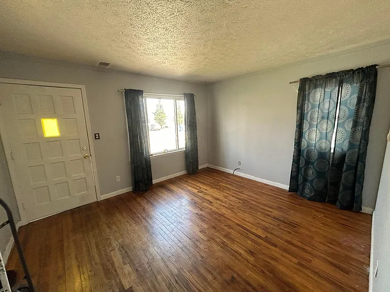 11212 Lozier Ave — Photo 7