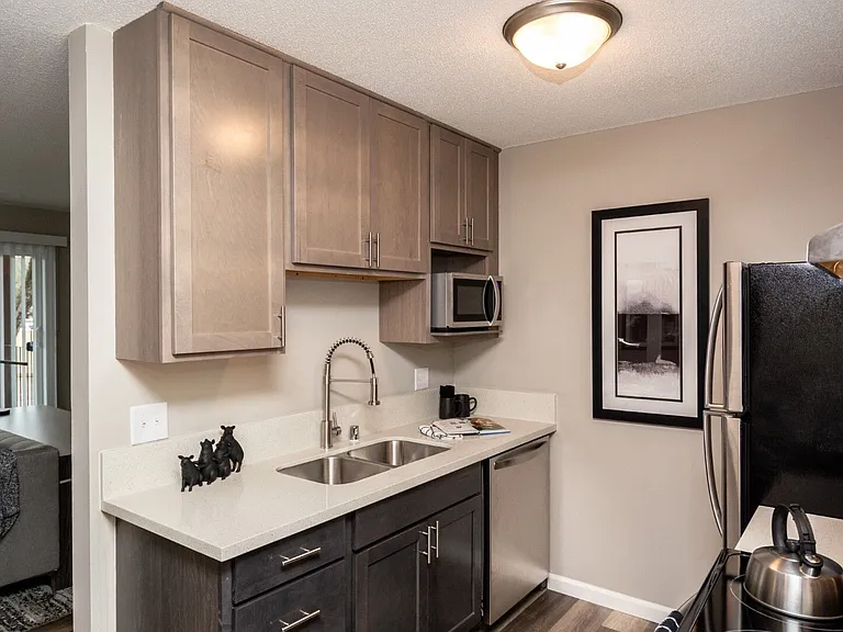 The Birchway Apartments — Photo 10
