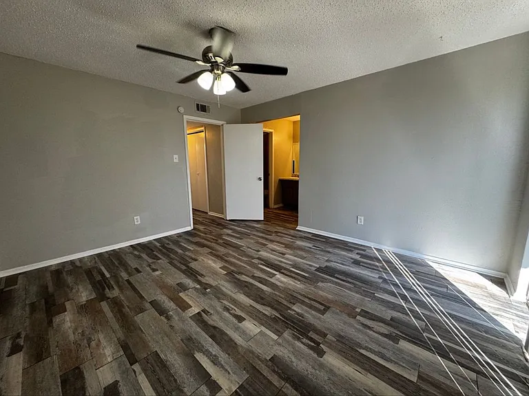 6329 Walraven Cir #6329 — Photo 25