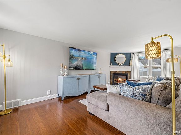 5th image of 415 Knowlton Ave