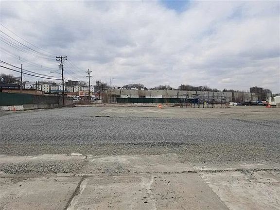 4th image of 33 Pacific Ave