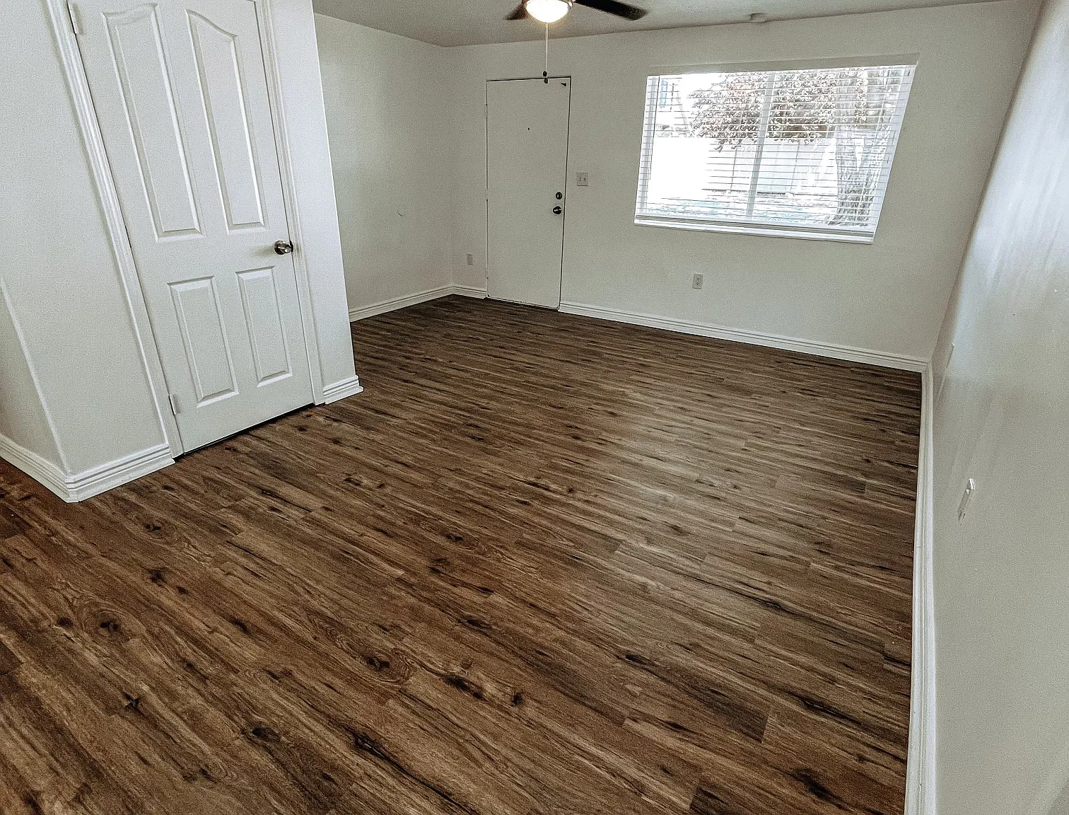 3 bed, 1100 sqft, $1,999 — Photo 3