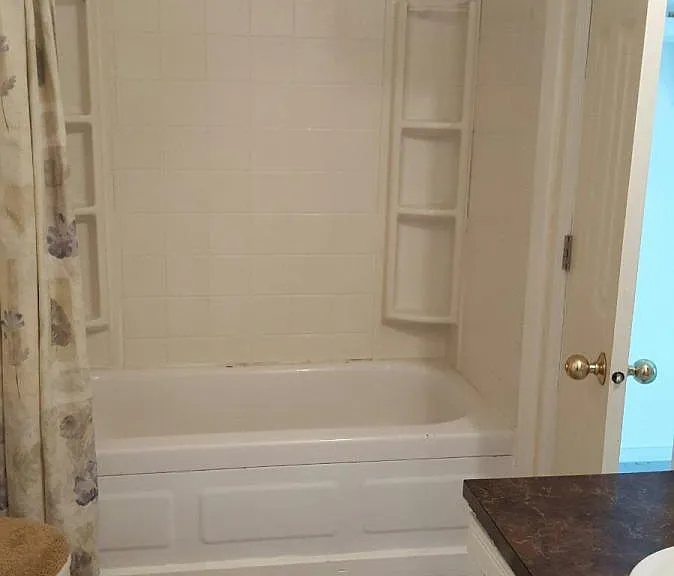 2nd full bath with access to 2nd bedroom