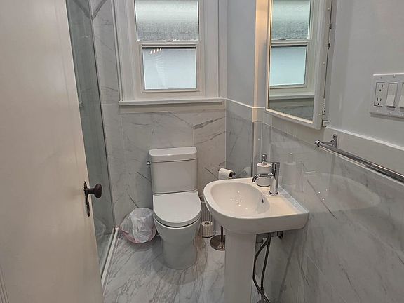 5th image of 2622 Charles St