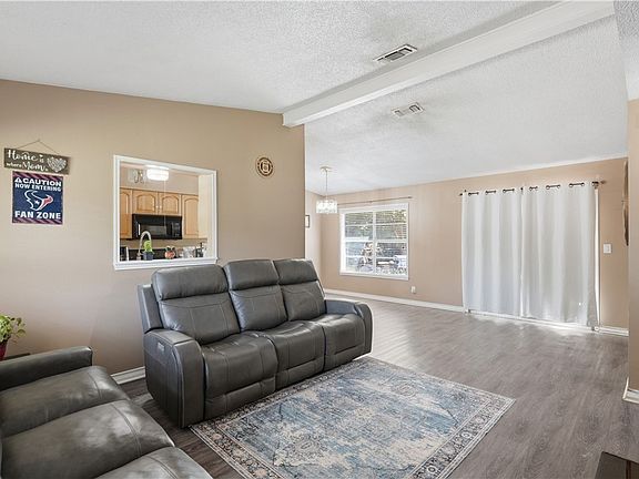 4th image of 629 Creek Dr