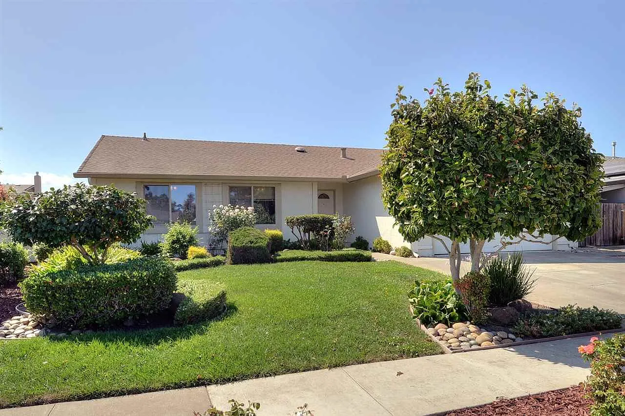 38933 Bluebell Dr photo 1