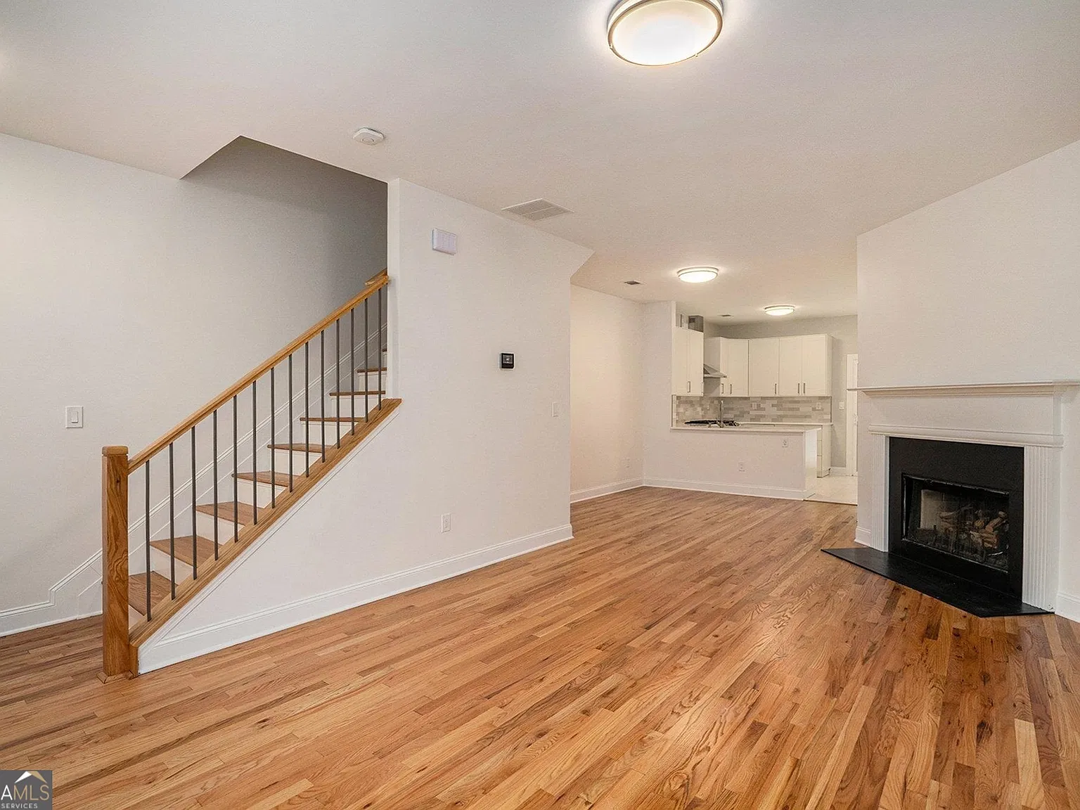 2 bed, 2.5 bath, 1206 sqft, $1,850 — Photo 3
