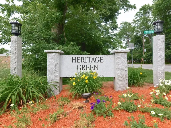 101 Edgelawn Ave APT 10, North Andover, MA 01845