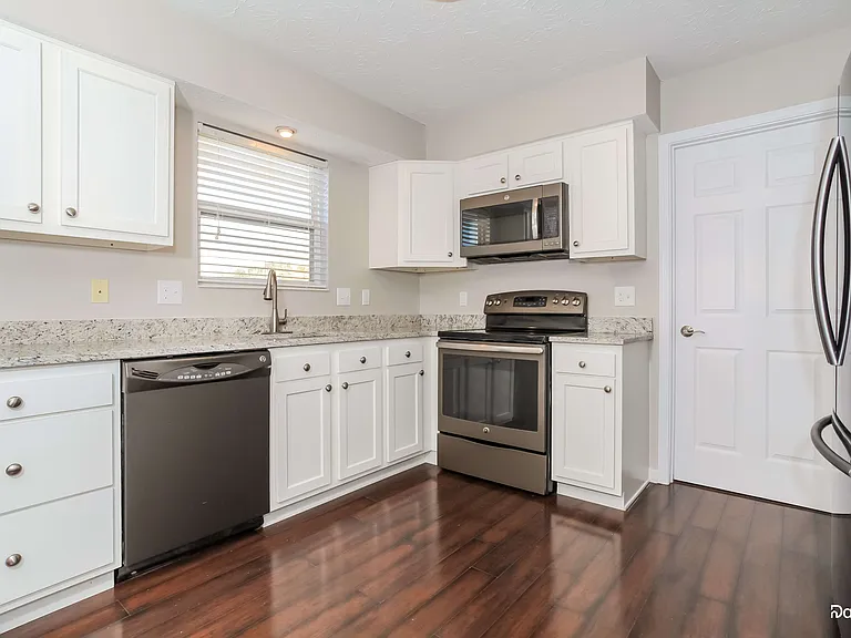 3047 James Pl — Photo 3
