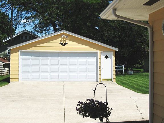 Detached Garage