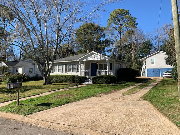 5th image of 726 E College Ave