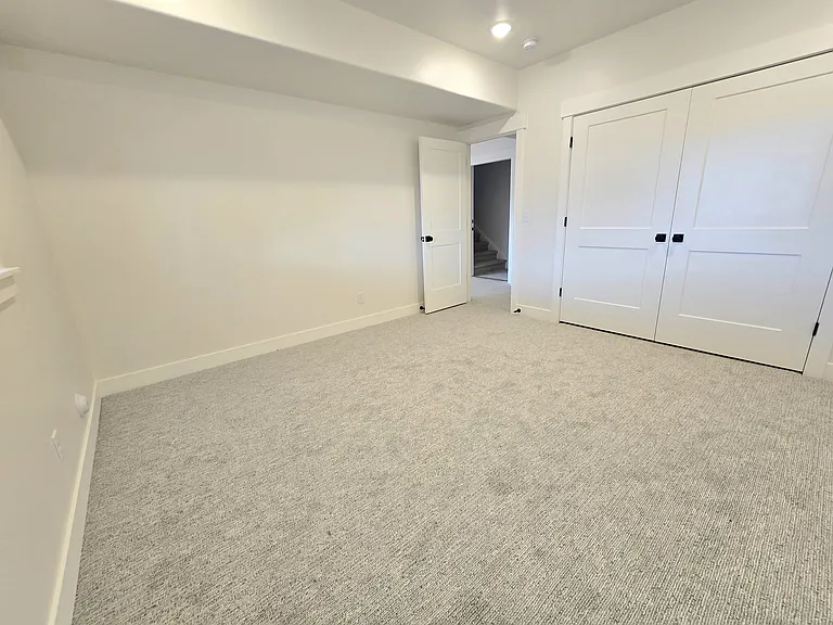 779 S 450 E — Photo 25