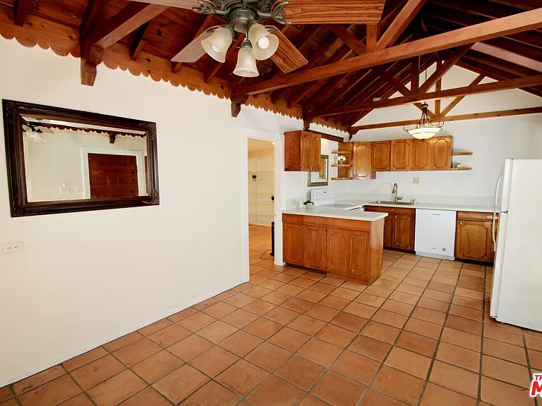 20200 Paradise Ln #A — Photo 7