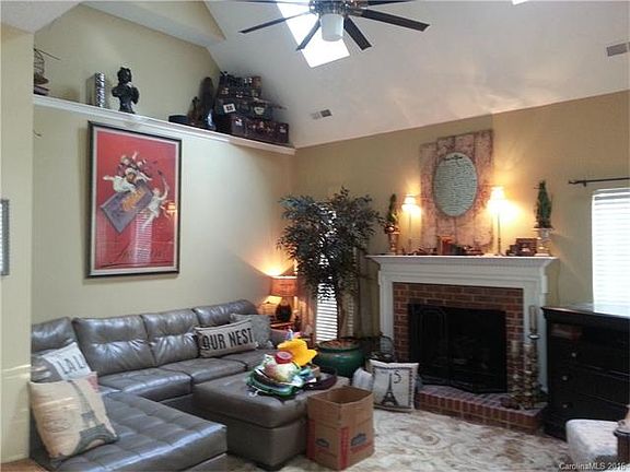 3rd image of 104 Lakewood Circle Dr