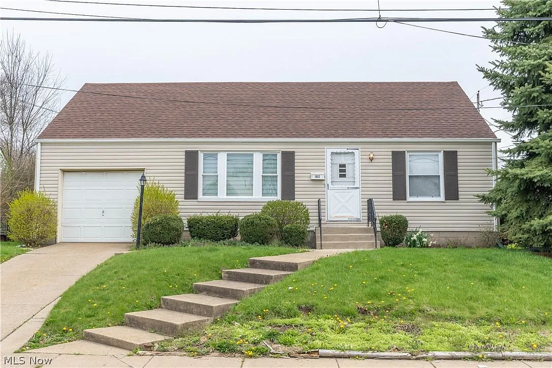 1802 Gibbs Ave NE photo 1