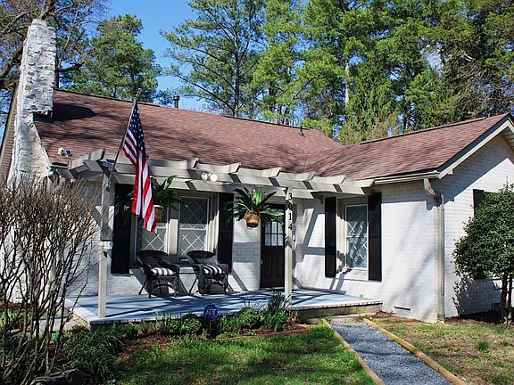 3rd image of 3014 Hope Valley Rd