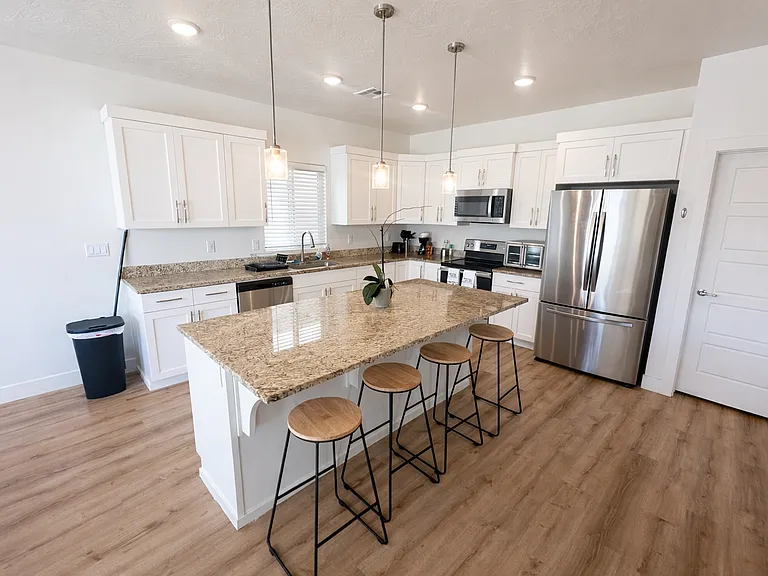 539 S Stewart Creek Cv — Photo 5