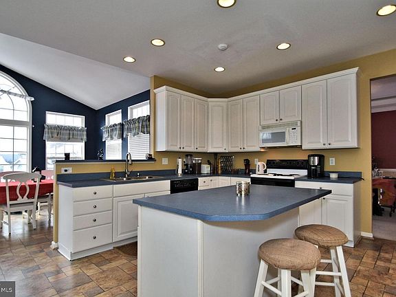 5th image of 902 Bramblewood Dr