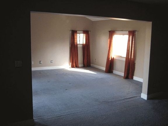4th image of 16318 Richfield St