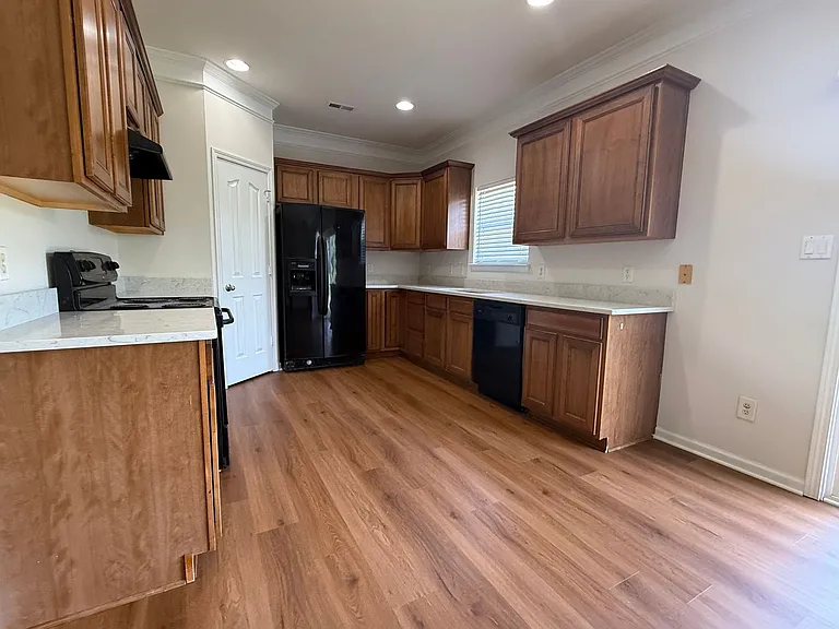 3700 Herkimer Dr — Photo 9
