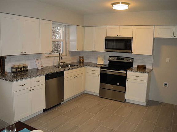 3rd image of 2231 Genevieve Ln