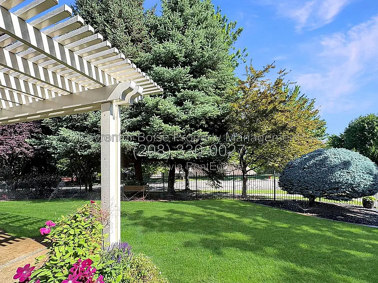 650 E Whitney Ct — Photo 26