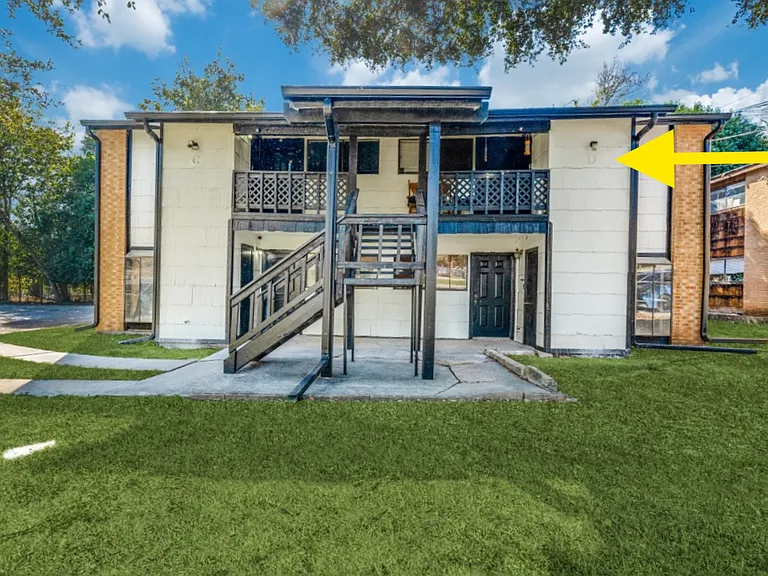 Upper right unit of fourplex - no neighbor noise from above you!