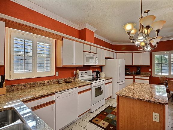 3rd image of 444 Tamarind Pl