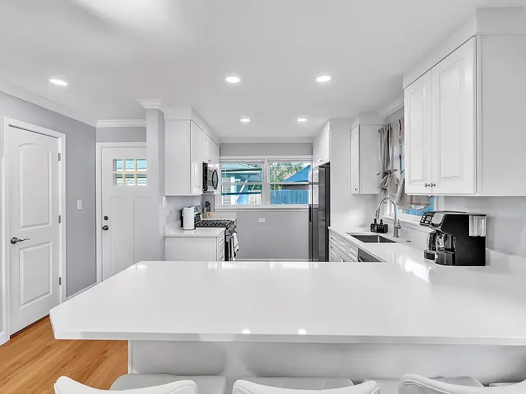 953 S Kirk Ave — Photo 11
