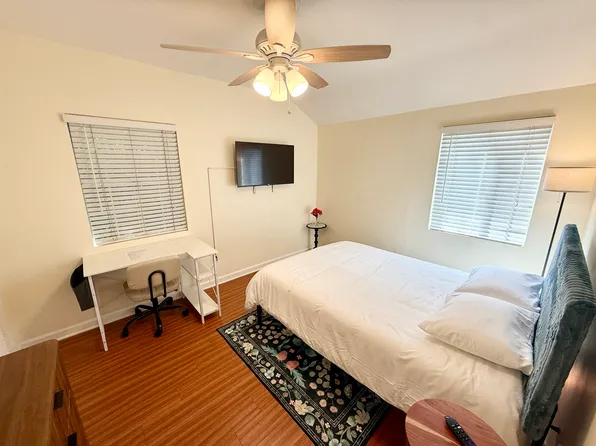 17520 Covello St #G1, Van Nuys, CA 91406