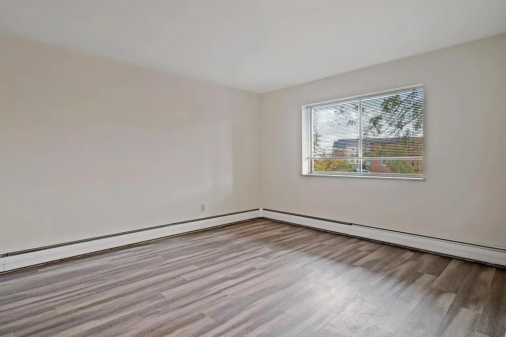 515 Riverview Dr — Photo 2