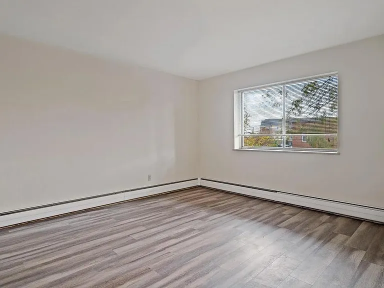 515 Riverview Dr #204 — Photo 8