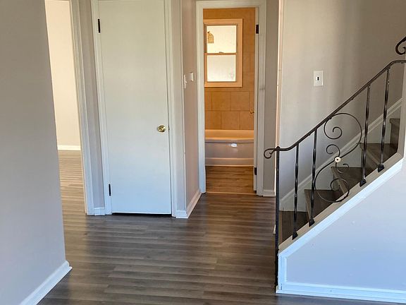 3rd image of 663 Shakespeare Dr