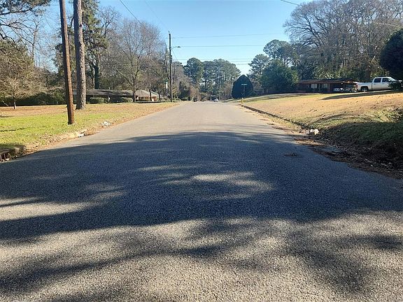 5th image of 3422 Willow Lane Dr