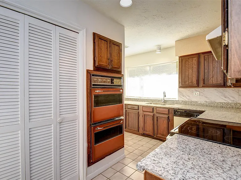 9510 Huntington Way Dr — Photo 13