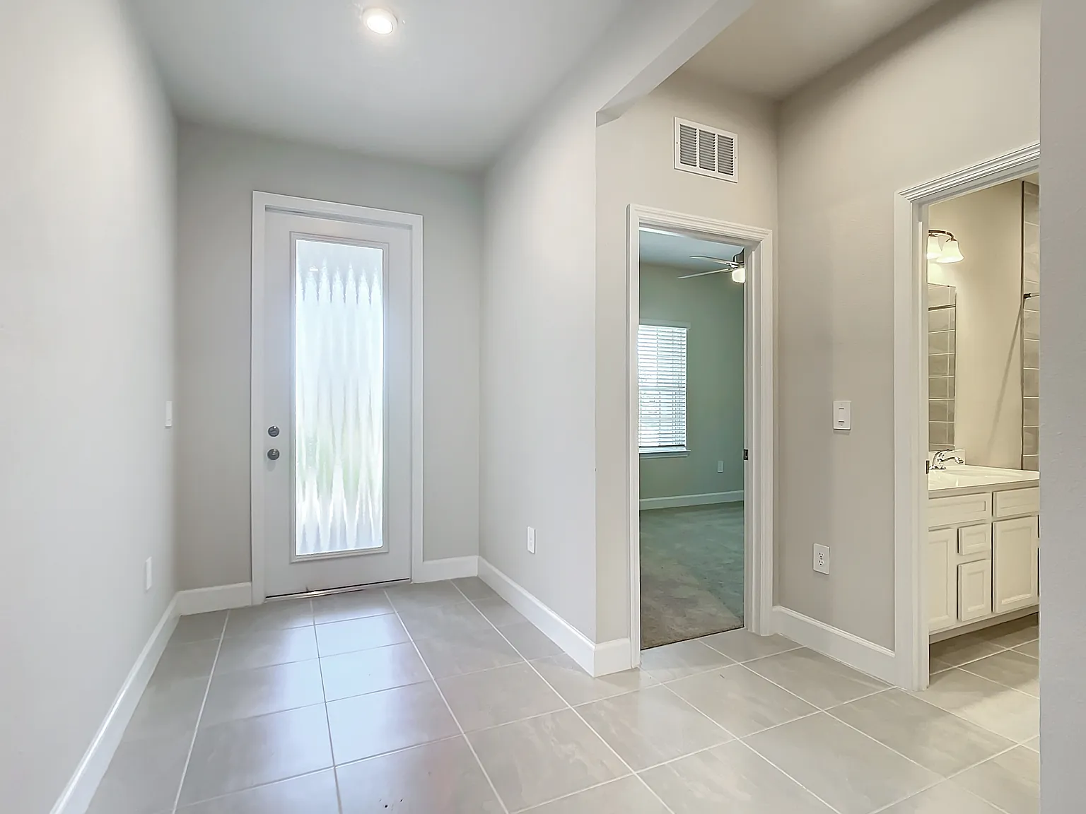 4 bed, 2550 sqft, $2,750 — Photo 2