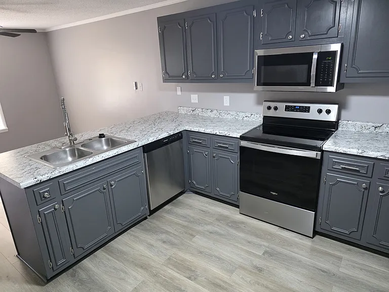 112 Foxwood Cir — Photo 1