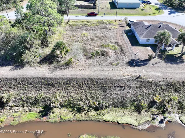 405 Paigo St SE, Palm Bay, FL 32909