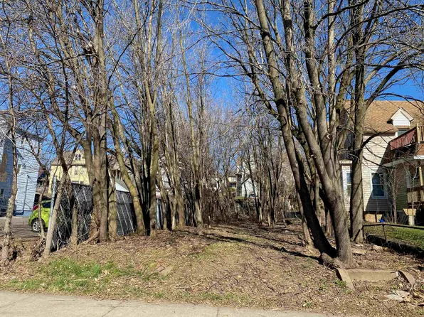 2221 W 3rd St, Duluth, MN 55806