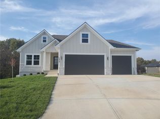 1209 NW 4th St, Oak Grove, MO 64075