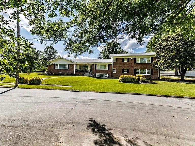 300 Edgedale Dr — Photo 47