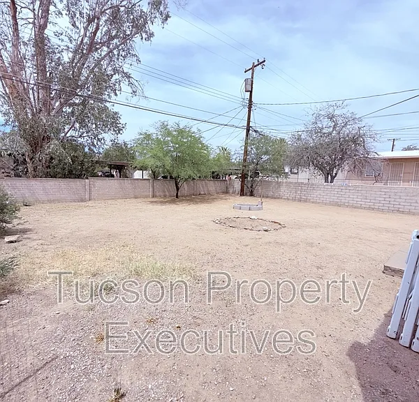 1233 E Mabel St #3 — Photo 2