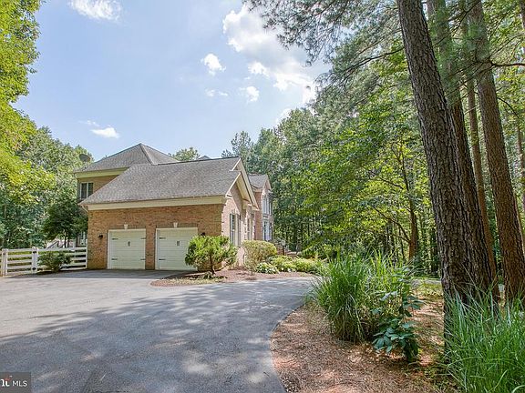 Attached 2 car garage