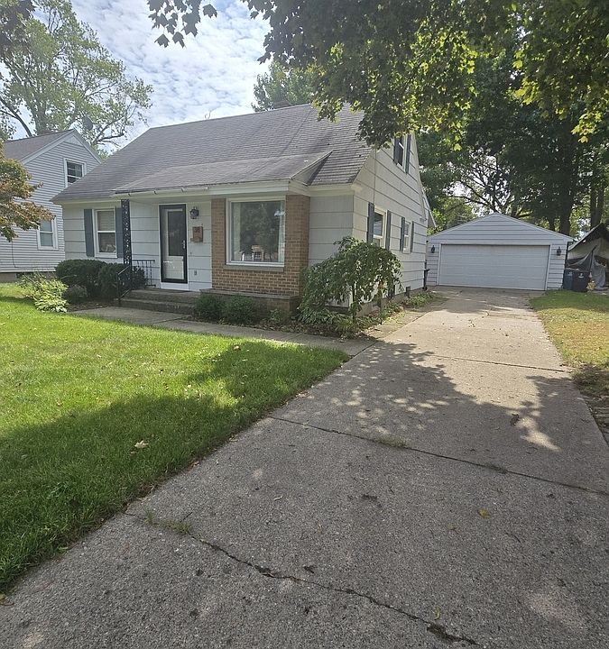 1st image of 38 E 32nd St