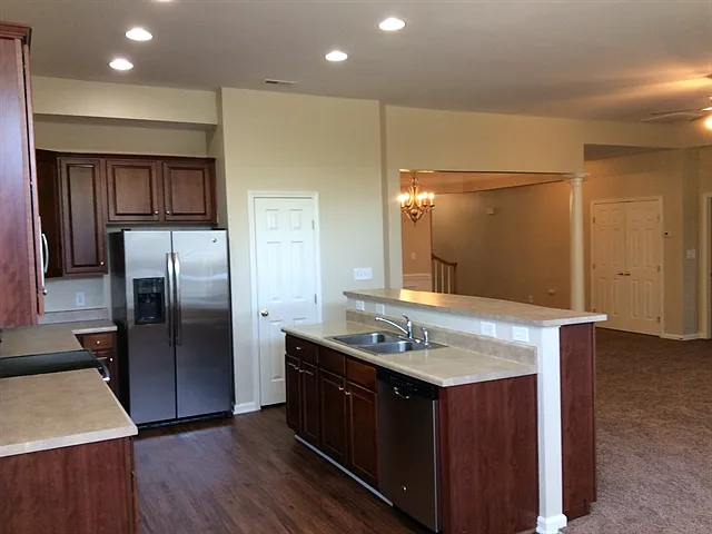 3 bed, 2.0 bath, 2818 sqft, $2,625 — Photo 3